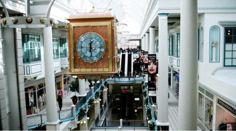 shopping center in victoria